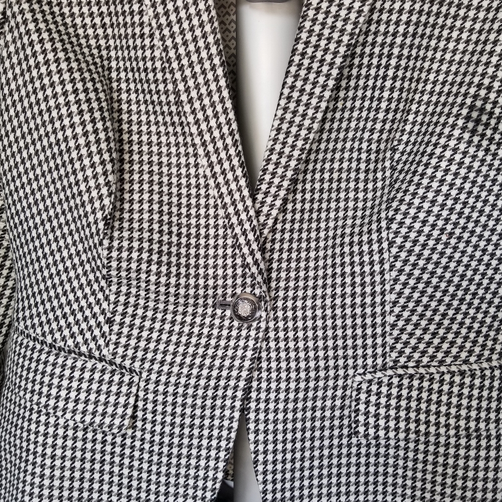Blazer size 2 mix of acrylic and wool wear once